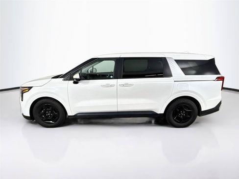 Used 2025 Kia Carnival FWD image 2