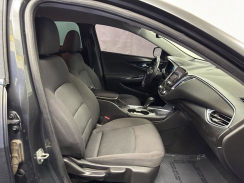 Used 2017 Chevrolet Malibu LT w/ Driver Confidence Package image 28