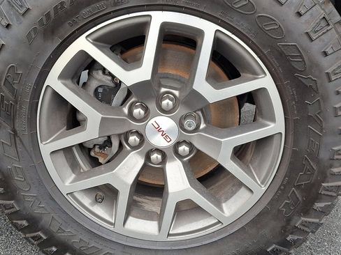 Used 2022 GMC Canyon AT4 image 8