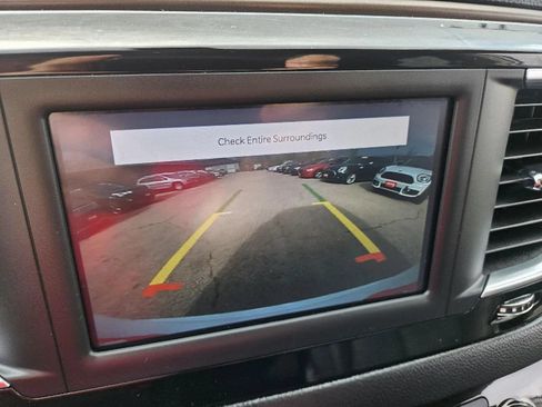 Used 2022 Chrysler Voyager LX FWD image 19