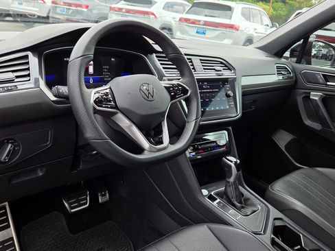 Certified 2023 Volkswagen Tiguan SE R-Line FWD image 24