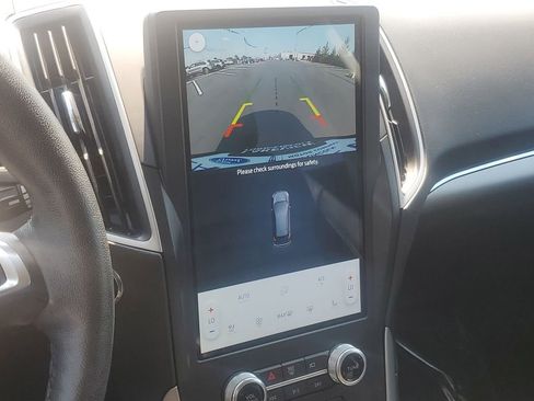 Used 2022 Ford Edge SEL w/ Convenience Package image 18