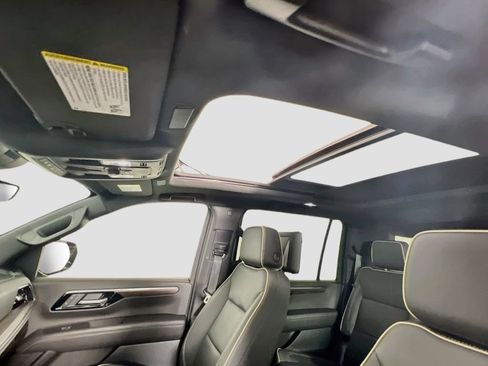 Certified 2025 Chevrolet Suburban Premier AWD/4WD image 23