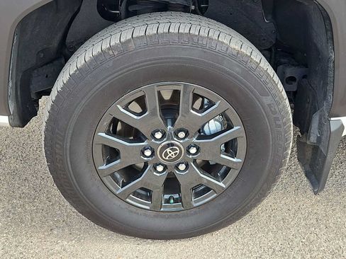 Used 2025 Toyota 4Runner SR5 AWD/4WD image 12