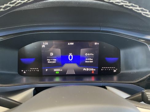 Certified 2023 Volkswagen Taos SE w/ Panoramic Sunroof Package FWD image 29