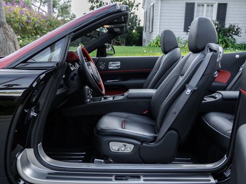 Used 2019 Rolls-Royce Dawn image 53