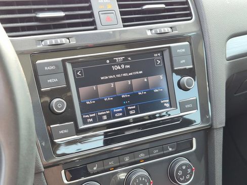 Used 2020 Volkswagen Golf 4-Door FWD image 18
