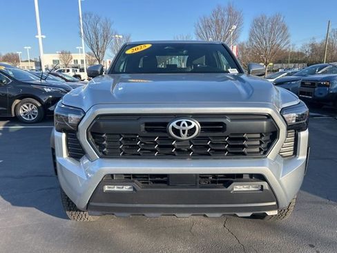 Used 2025 Toyota Tacoma TRD Off-Road image 2