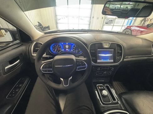 Used 2022 Chrysler 300 Touring L AWD/4WD image 25