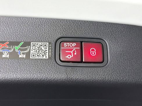 Used 2025 Mercedes-Benz GLC 300 image 20