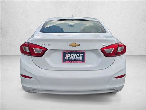 Used 2018 Chevrolet Cruze LT FWD image 7