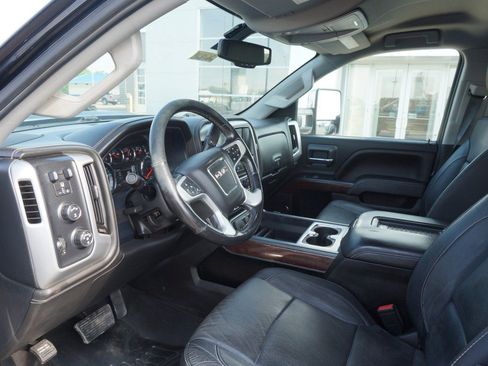 Used 2018 GMC Sierra 2500 SLT w/ Duramax Plus Package AWD/4WD image 10