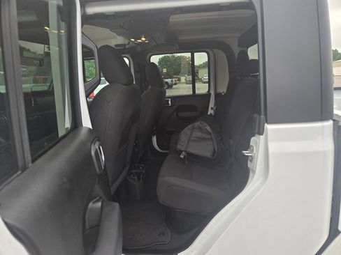 Used 2023 Jeep Gladiator Sport AWD/4WD image 8