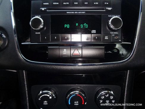 Used 2014 Chrysler 200 LX image 9