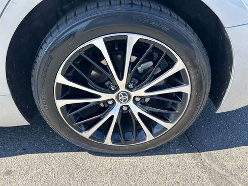Used 2020 Toyota Camry SE w/ Carpet Mat Package image 8