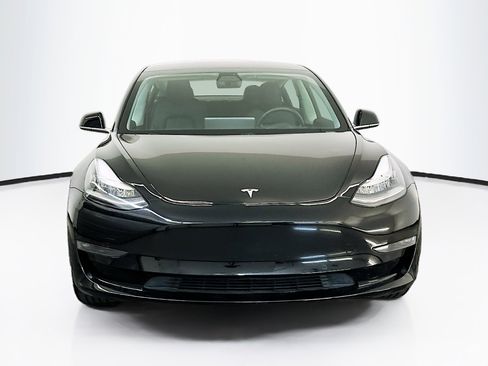 Used 2018 Tesla Model 3 Mid Range image 2