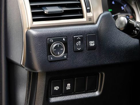 Used 2017 Lexus GX 460 image 25