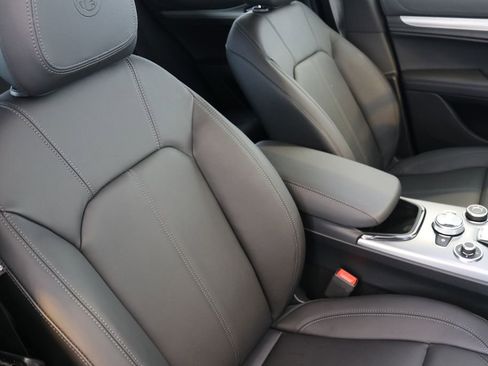 New 2025 Alfa Romeo Stelvio Sprint image 41