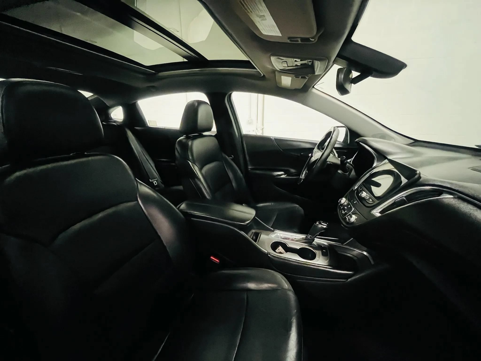Used 2018 Chevrolet Malibu LT w/ Leather Package FWD image 20