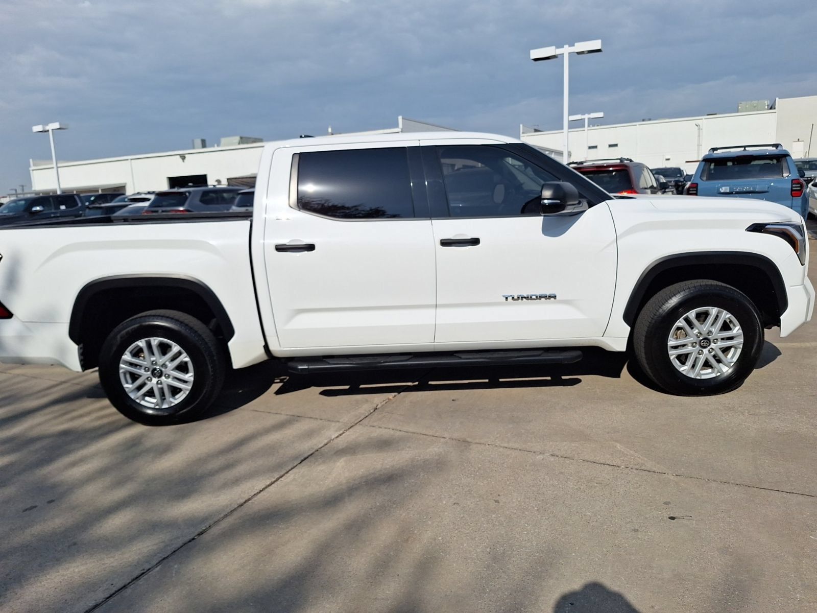 Used 2022 Toyota Tundra SR5 w/ SR5 Convenience Package AWD/4WD image 7