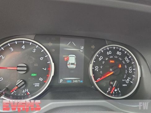 Used 2022 Toyota RAV4 XLE Premium AWD/4WD image 5
