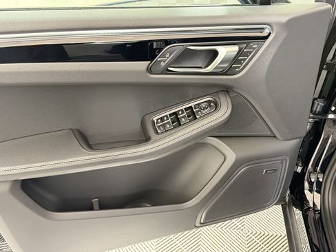 New 2026 Porsche Macan image 15