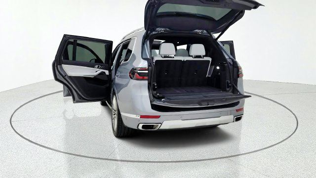 Used 2024 BMW X7 xDrive40i w/ Premium Package AWD/4WD image 17