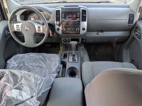 Used 2016 Nissan Frontier SV image 17