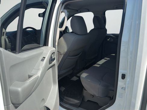 Used 2021 Nissan Frontier SV w/ Midnight Edition Floor Mats AWD/4WD image 21