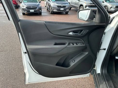 Used 2022 Chevrolet Equinox RS AWD/4WD image 11