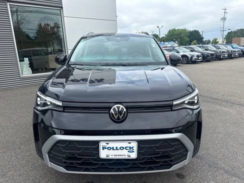 Used 2025 Volkswagen Taos SE AWD/4WD image 3