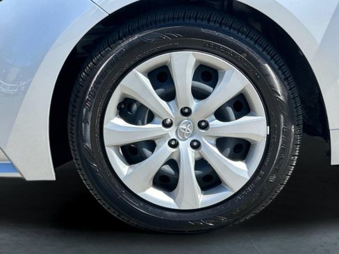 Used 2025 Toyota Corolla LE w/ Convenience Package FWD image 24