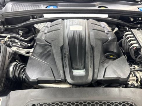 Used 2020 Porsche Macan Turbo AWD/4WD image 77