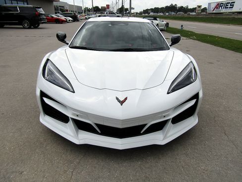 Used 2025 Chevrolet Corvette E-Ray w/ Stealth Interior Trim Package image 2