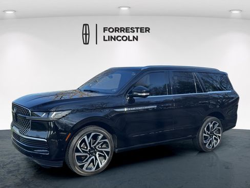 Used 2025 Lincoln Navigator Reserve image 8