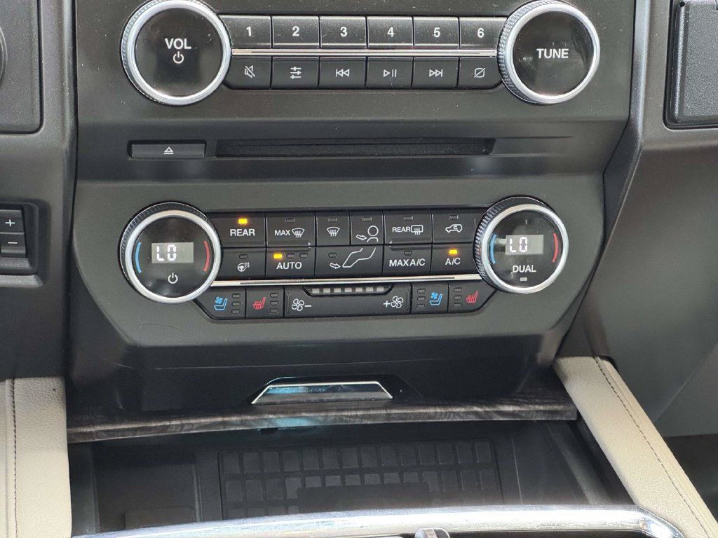 Used 2018 Ford Expedition Limited w/ Equipment Group 302A AWD/4WD image 5
