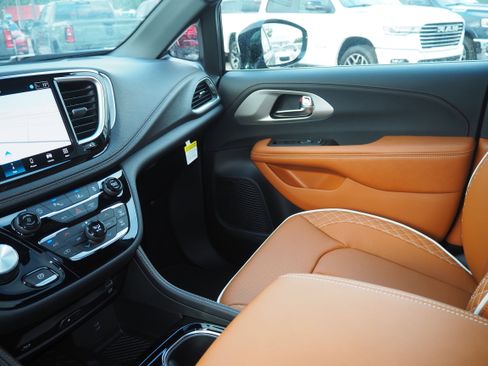 New 2026 Chrysler Pacifica Pinnacle image 33