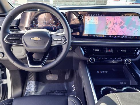 Used 2025 Chevrolet Tahoe Premier image 9