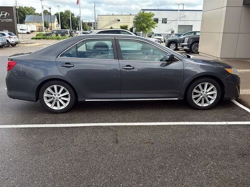 Used 2012 Toyota Camry XLE w/ Convenience Pkg FWD image 5