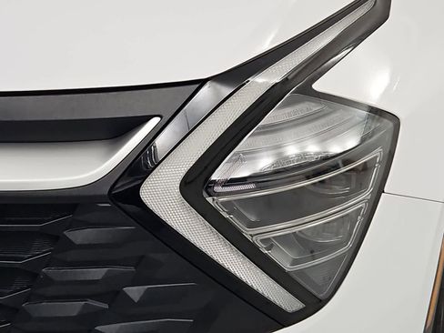 Used 2025 Kia Sportage LX FWD image 10