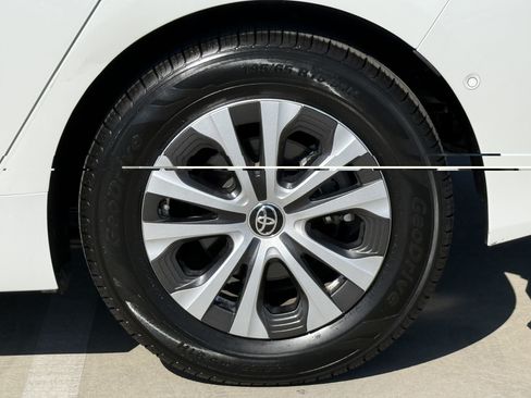 Used 2021 Toyota Prius LE w/ Carpet Mat Package (TMS) AWD/4WD image 16