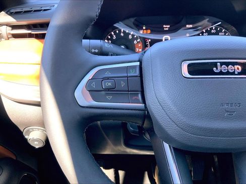 Used 2025 Jeep Compass Limited w/ Sun & Sound Group image 22