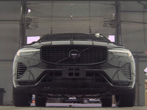 Used 2024 Volvo XC60 T8 Ultimate w/ Protection Package Premier image 8