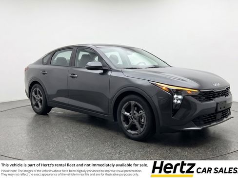 Used 2025 Kia K4 LXS image 1