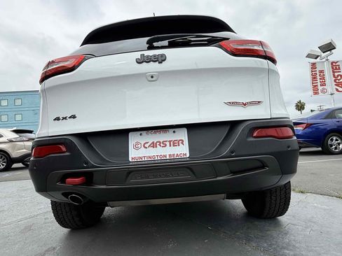 Used 2018 Jeep Cherokee Trailhawk image 17