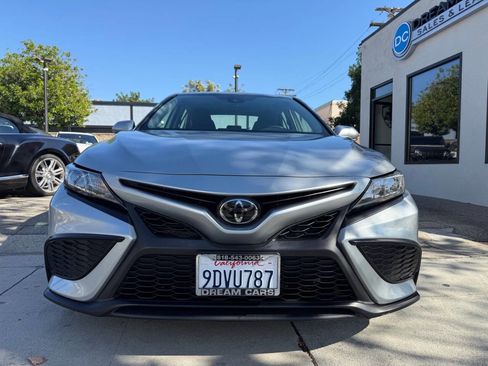 Used 2023 Toyota Camry SE image 3