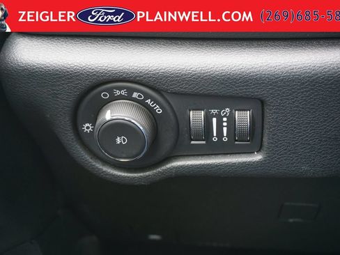 Used 2025 Chrysler Pacifica Select FWD image 30