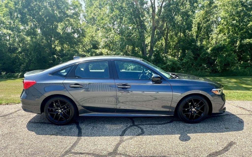 Used 2023 Honda Civic Sport image 2