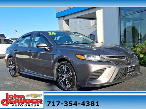 Used 2020 Toyota Camry SE w/ Blackout Package FWD image 1