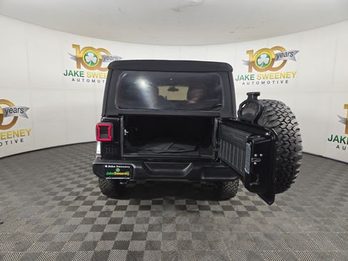 Used 2018 Jeep Wrangler Unlimited Sport S AWD/4WD image 32